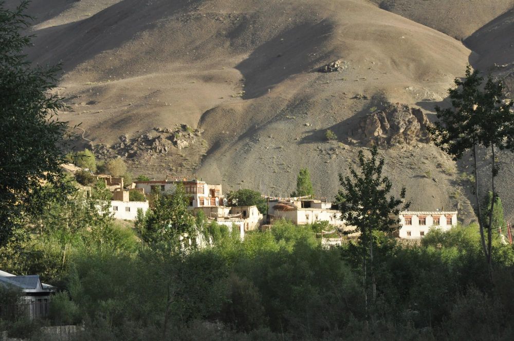 Trek Village ladakhi himalaya