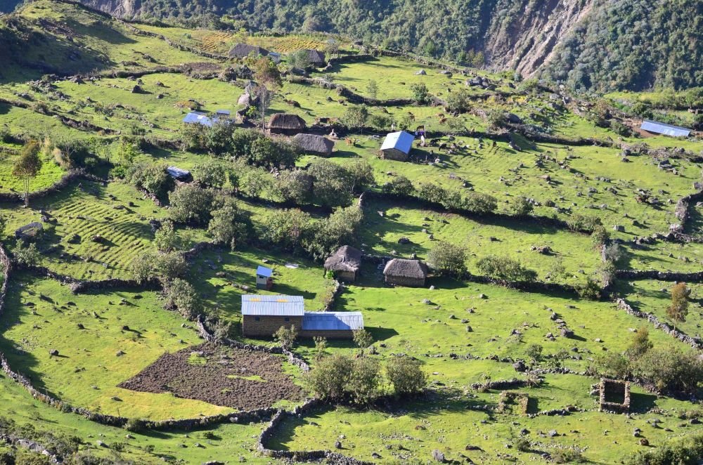 paysage rural à Yanama, Trek de Choquequirao, Pérou