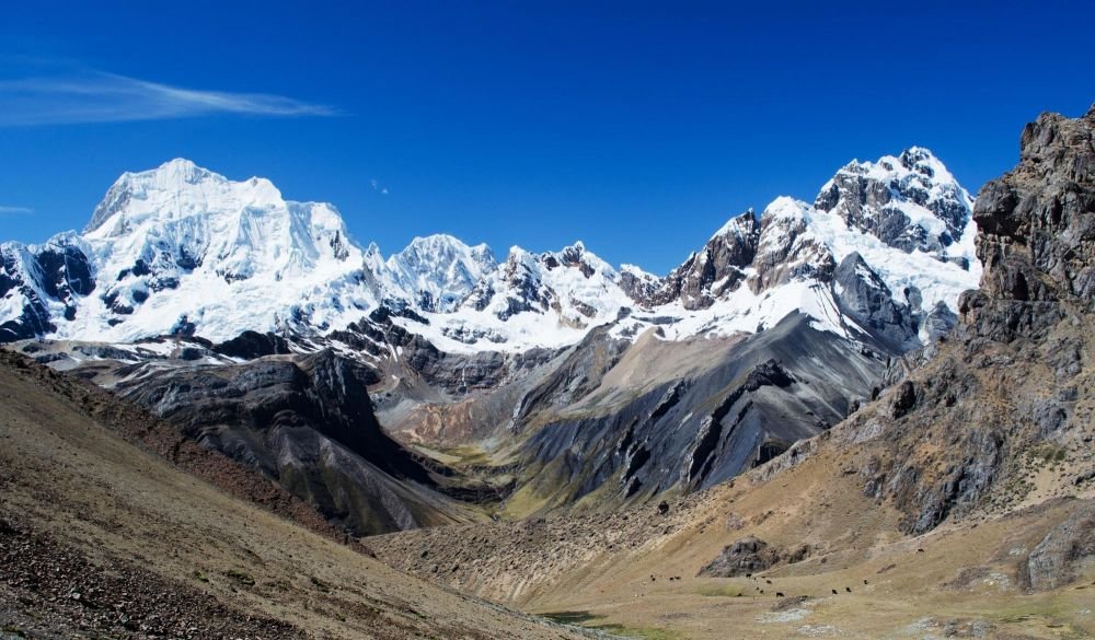 Yerupaja et la face Ouest de la Cordillère de Huayhuash, depuis le col de Tapush, Pérou