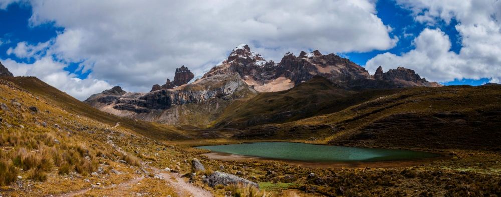 En montant vers le col de Portachuelo, vue sur le Puscanturpa, Cordillère de Huayhuash, Pérou