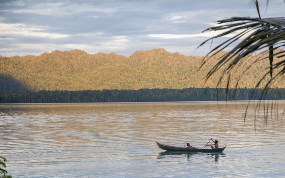 Papouasie, pirogue Raja Ampat