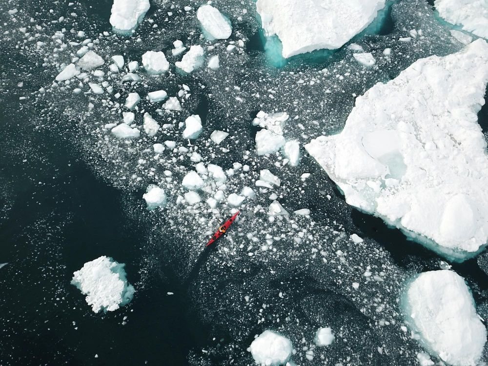 Kayak dans la baie de Disko au Groenland