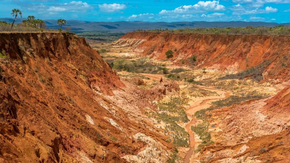 Détour et arrêt  aux tsingy rouges sur la route pour la résèrve spéciale de l'Ankarana