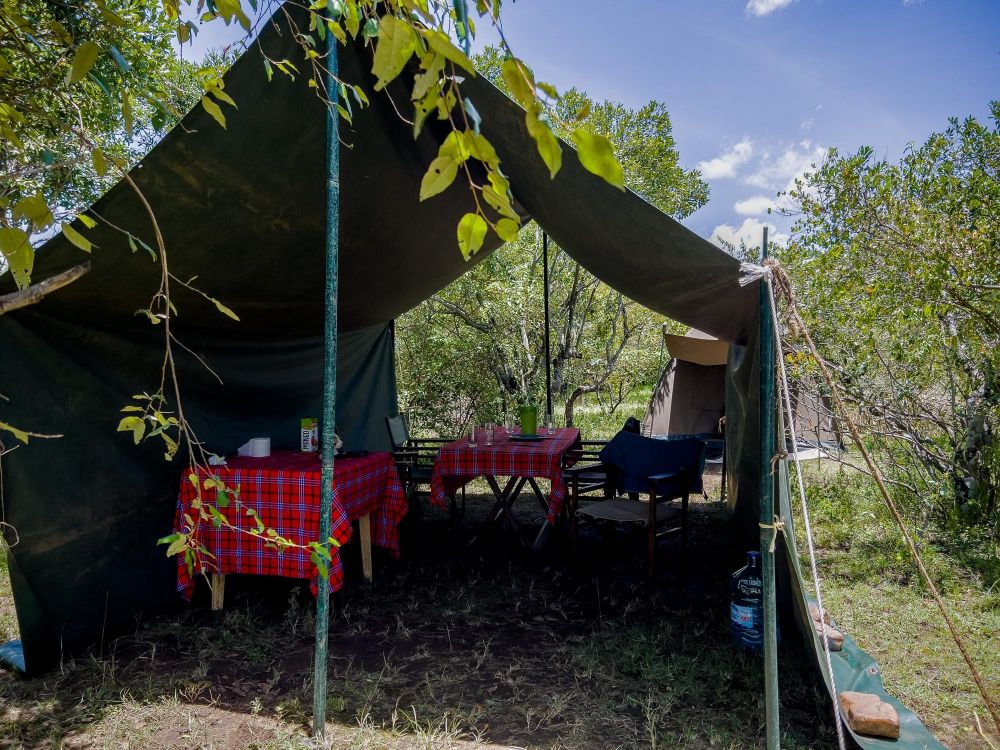 repas dans la brousse camp Maasai mara