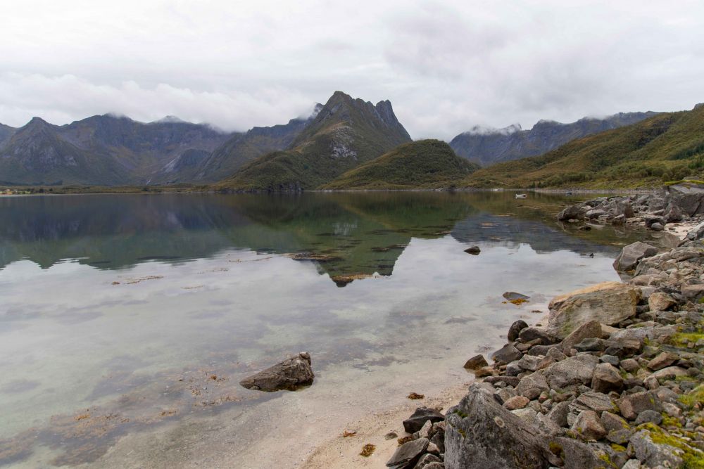 Fjord et reflet des Lofoten