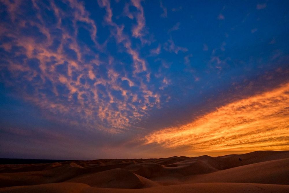 coucher de soleil dans le désert en Mauritanie