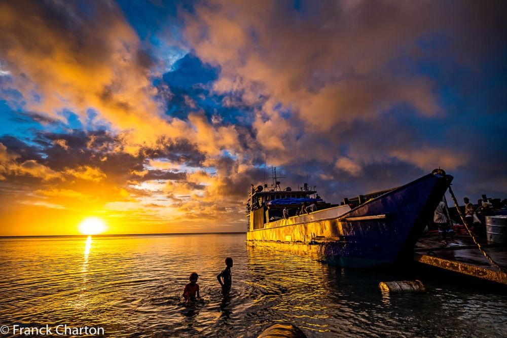 Coucher de soleil au Vanuatu sur l'ile de Pentecôte