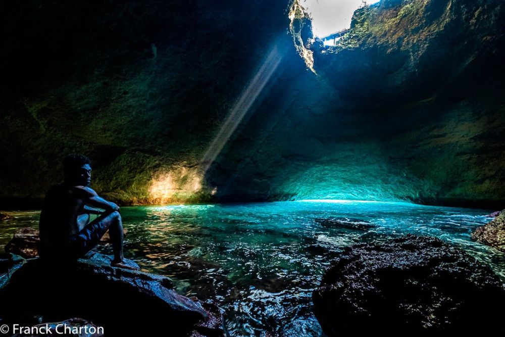 Blue Cave sur Tanna, une île de l'archipel du Vanuatu, que nous visitons lors de notre voyage au Vanuatu