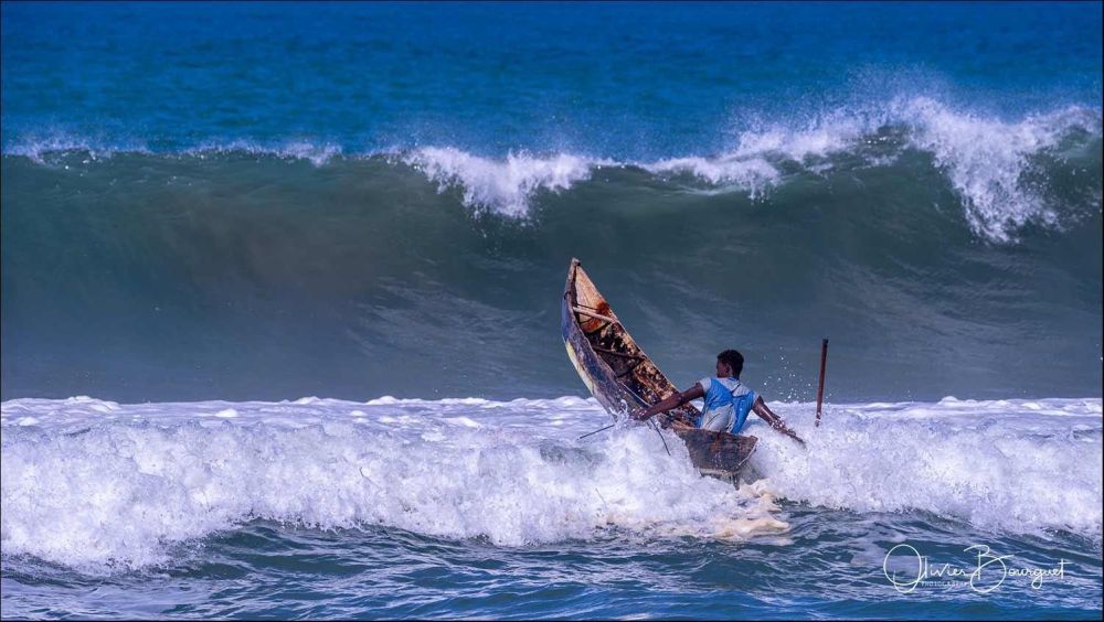 homme en pirogue Océan Indien côte Est vers Sambava