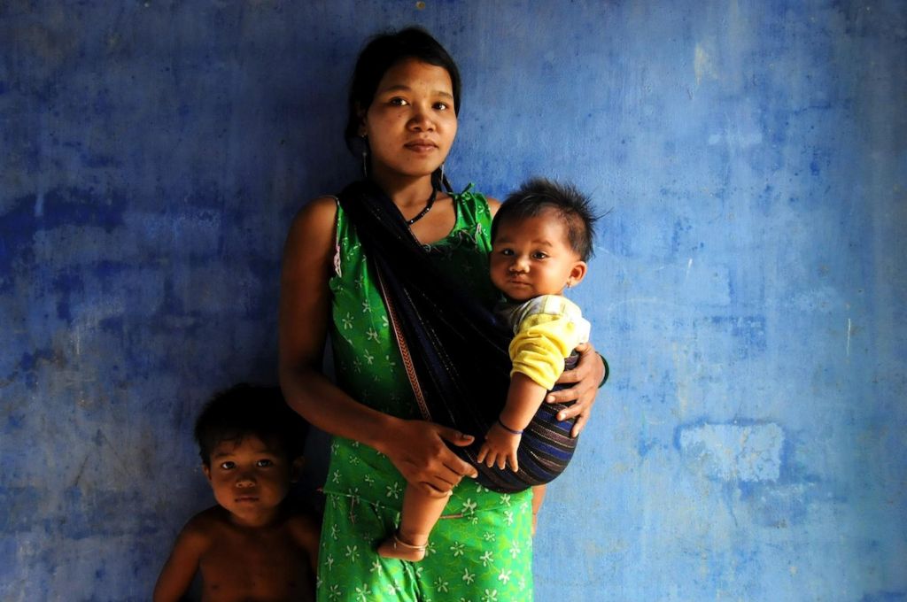 maman avec son fils et son bébé