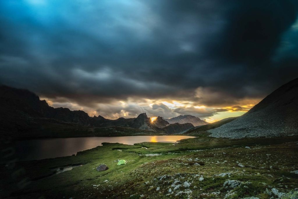 Bivouac en Haute Ubaye lors d'un trek dans cette vallée sauvage des Alpes