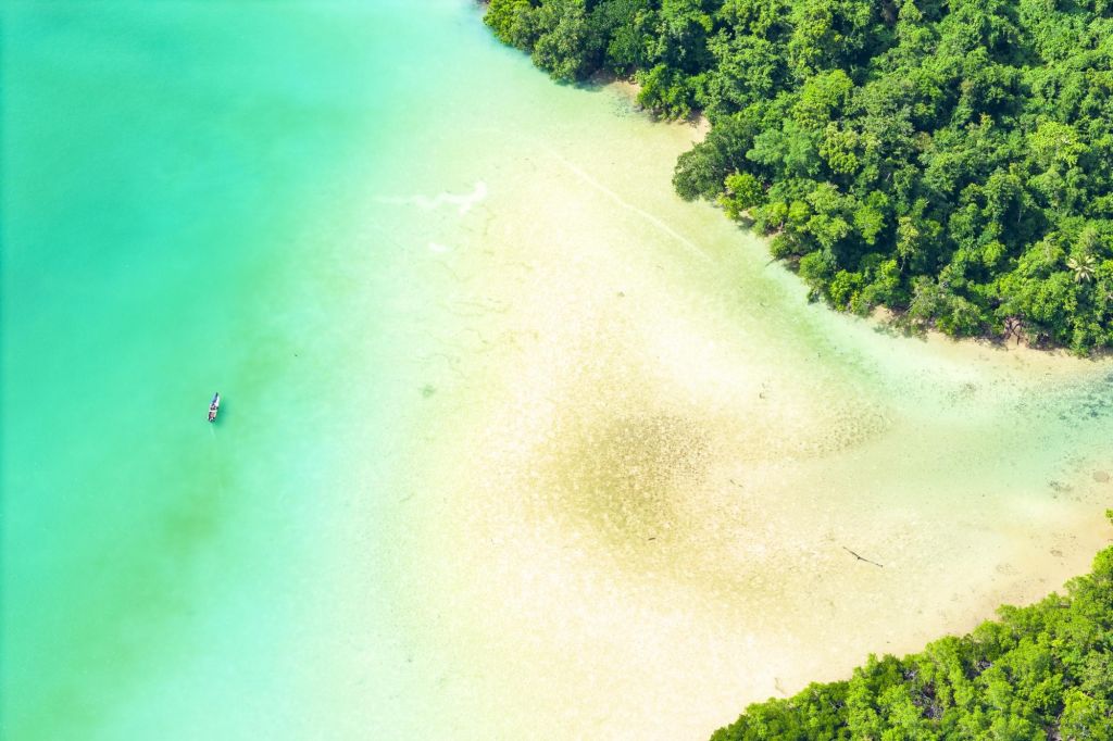 Voyage au Vanuatu : ile de Santo, ou Espiritu Santo, les fameux Blue hole rivalisent avec leurs camaïeux de bleus